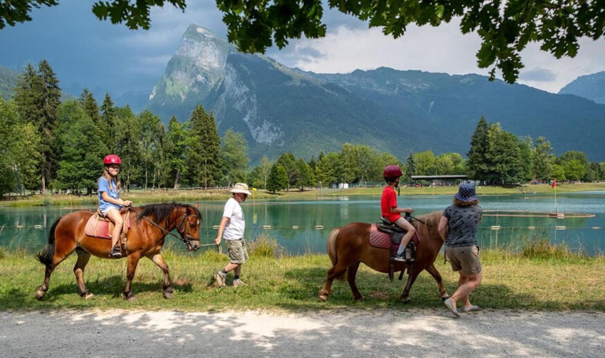 Bungalow 3 Chambres Pour 6 Pers Avec Climatisation Camping 3 Etoiles Samoëns Eksteriør bilde